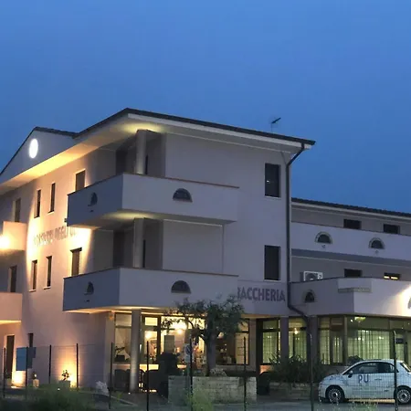 德里乌里维旅馆 4* Porto SantʼElpidio